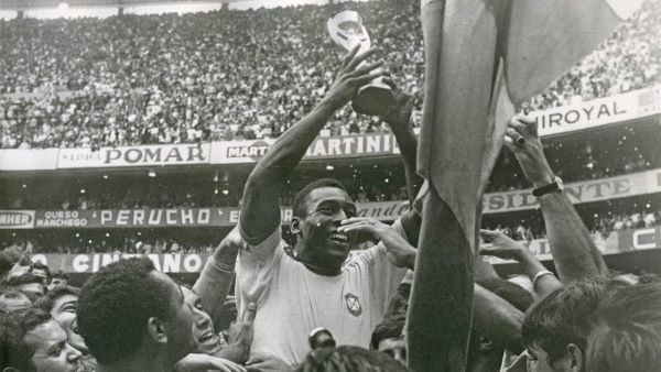 1970年17歲的貝利(Pelé)成為世界盃最年輕就奪冠的球員(photo:SBS)/金享娛樂城